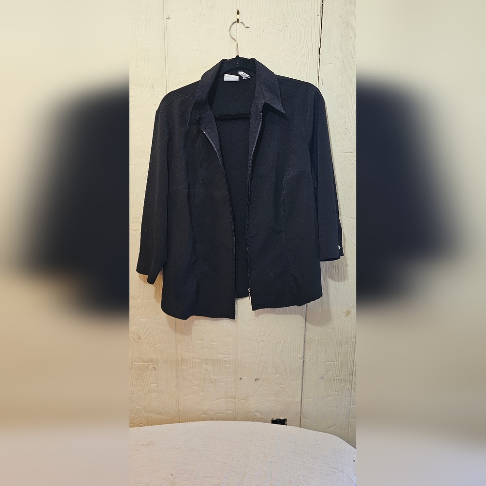 Women's Covington Black ; Size 18 ; Half - Sleeve ; Zip Front ; Dress Blouse